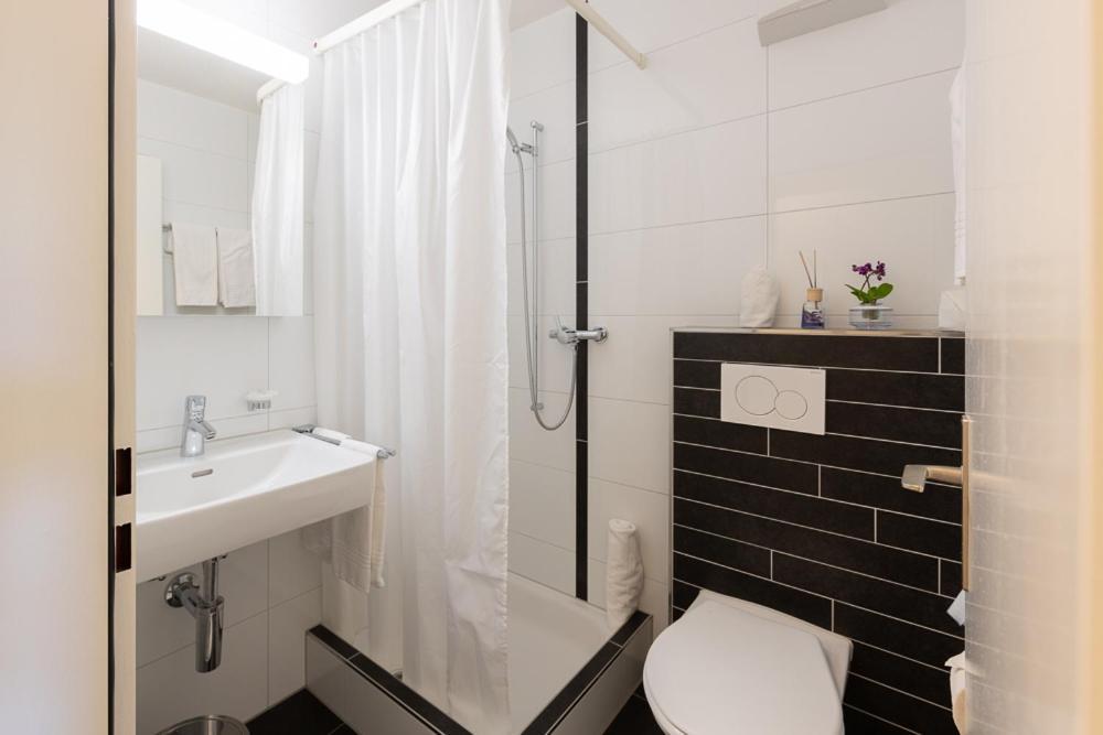 Noah Hotel Ruti  Екстер'єр фото