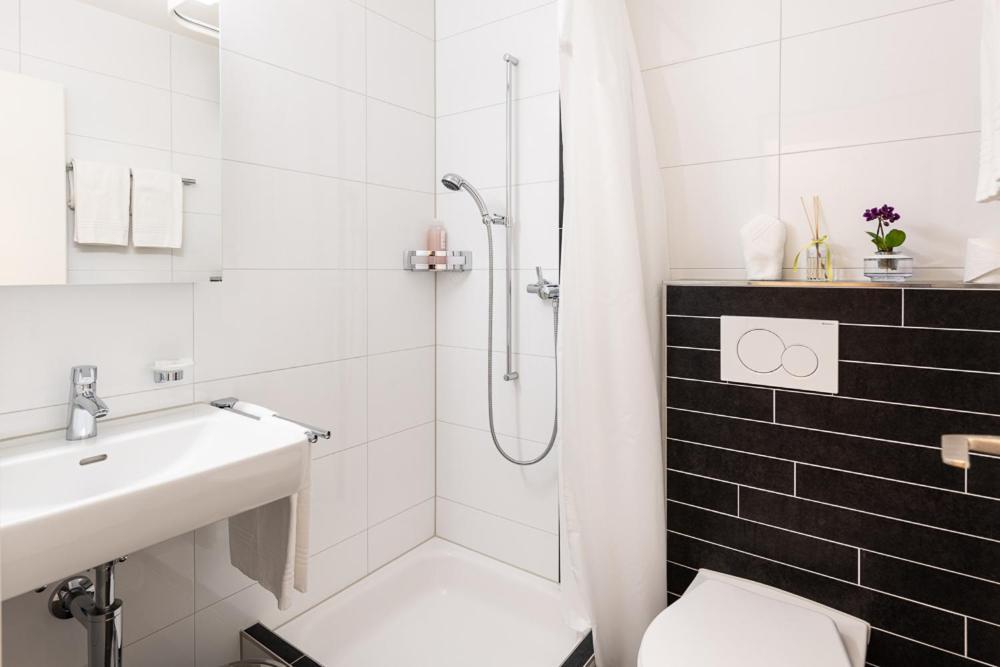 Noah Hotel Ruti  Екстер'єр фото